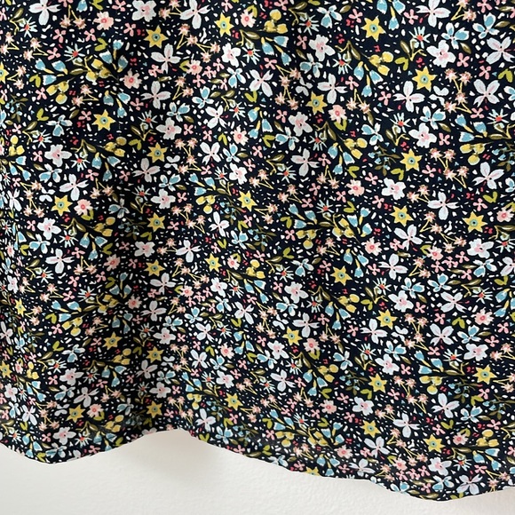 Loft size S navy floral print long sleeve v neck blouse with cuff sleeves. - Picture 5 of 8